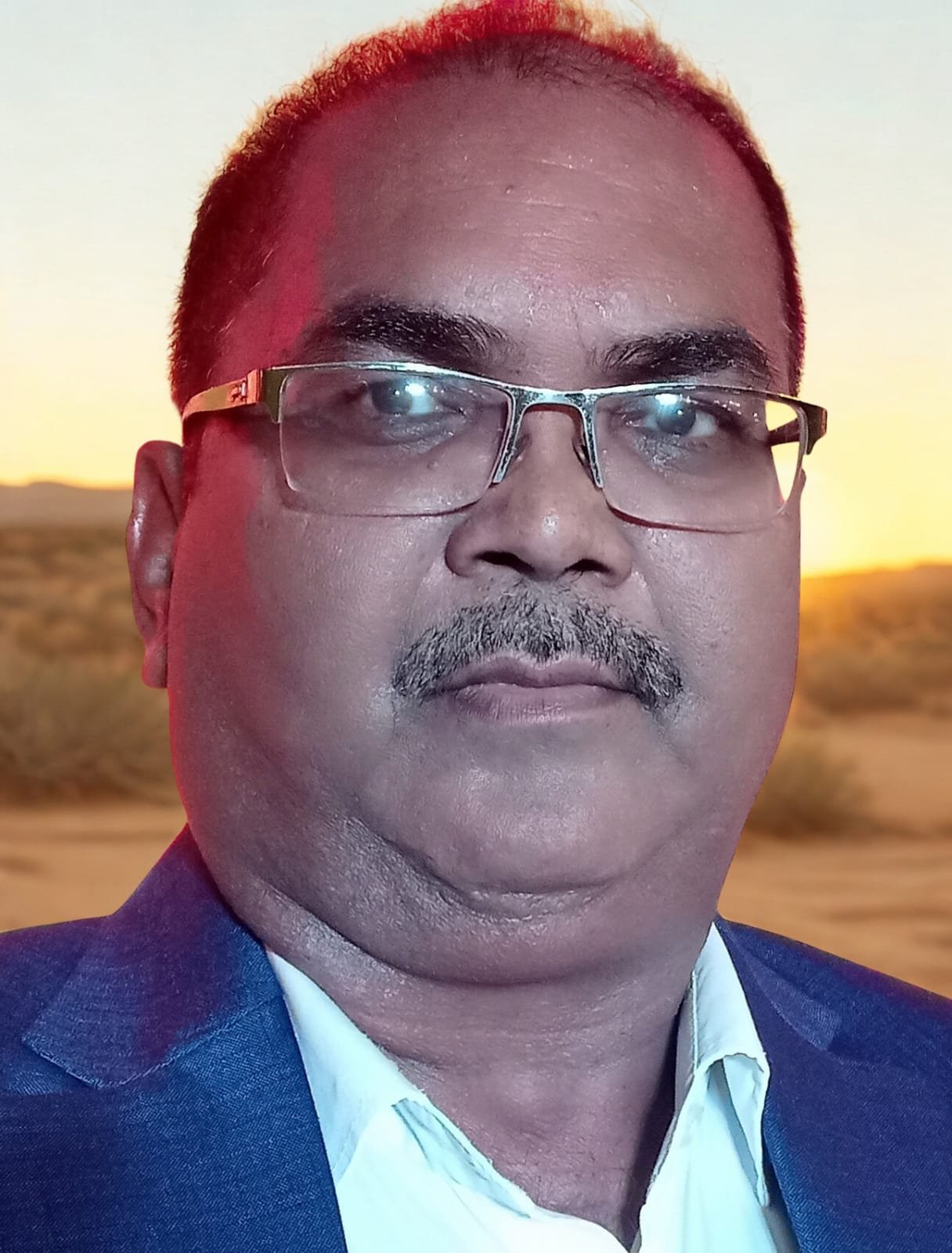 लेखक की तस्वीर